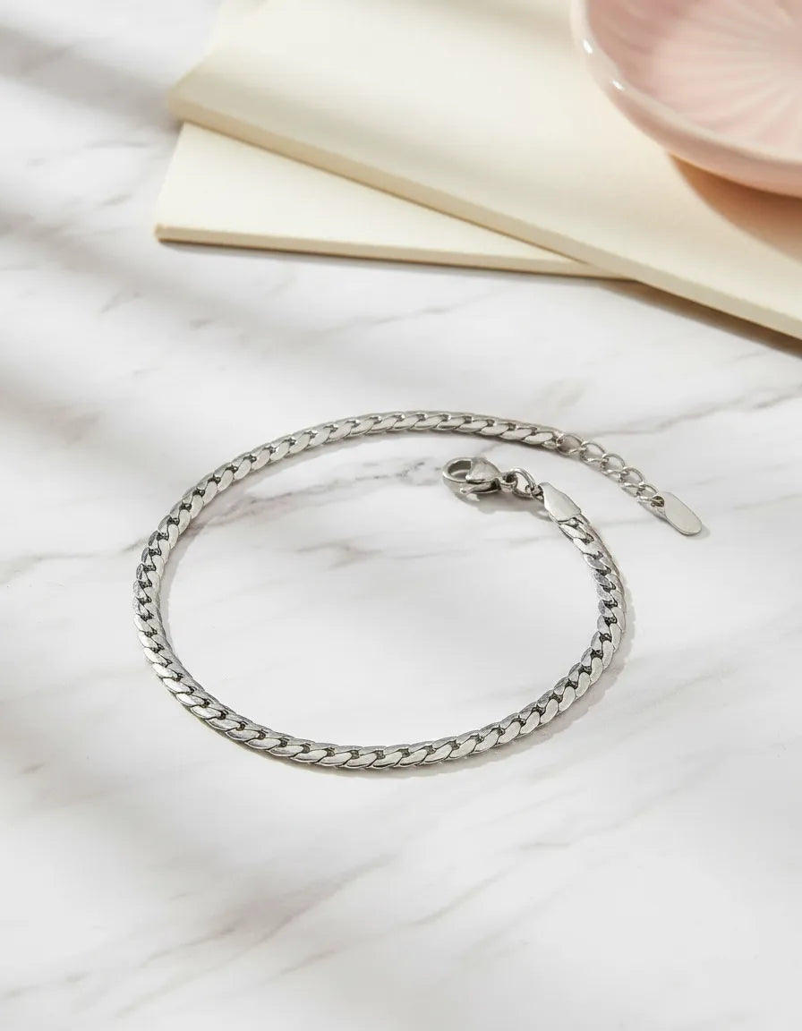 Pulsera tipo cubana delgada plateada ajustable P-0034