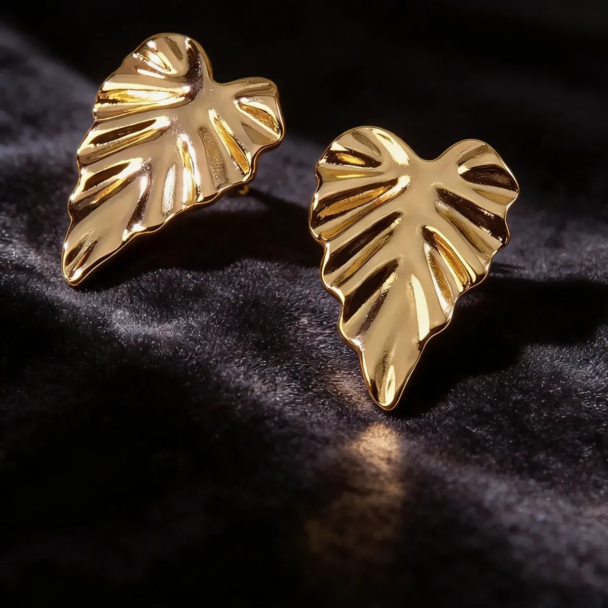 Aretes dorados hoja tropical brillante A-0036