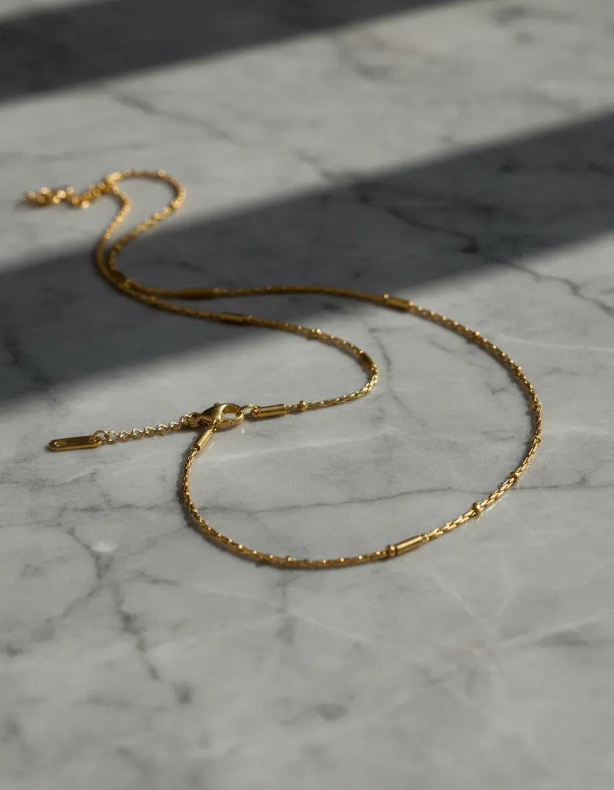 Collar dorado con detalles tipo station C-0010