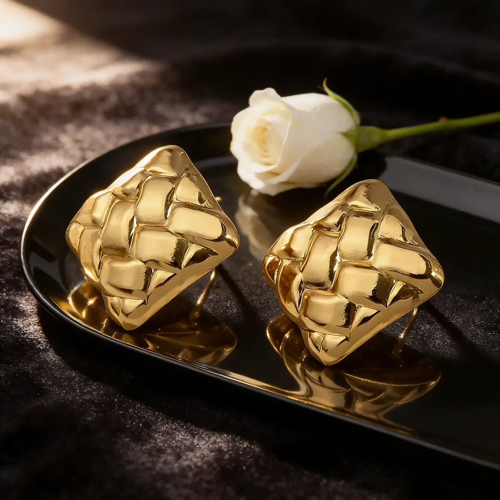 Aretes dorados geométricos efecto tejido A-0030