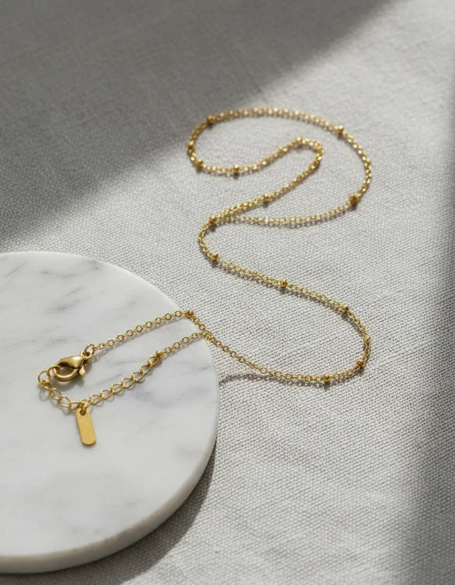 Collar dorado con mini esferas C-0008