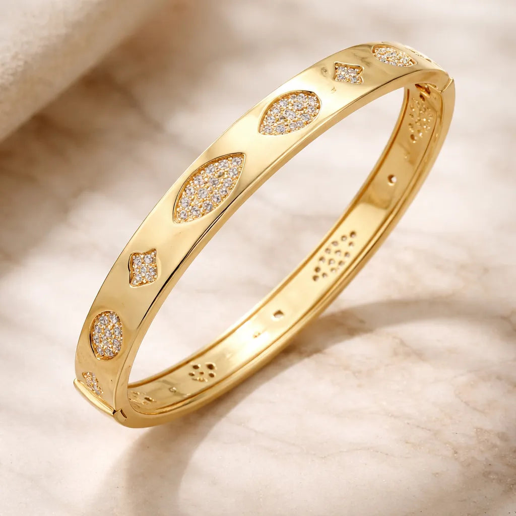 Pulsera brazalete dorado con zirconias P-0040