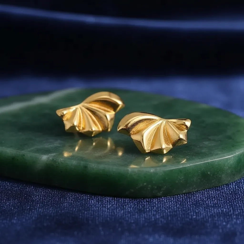 Aretes dorados hoja abanico texturizada A-0035