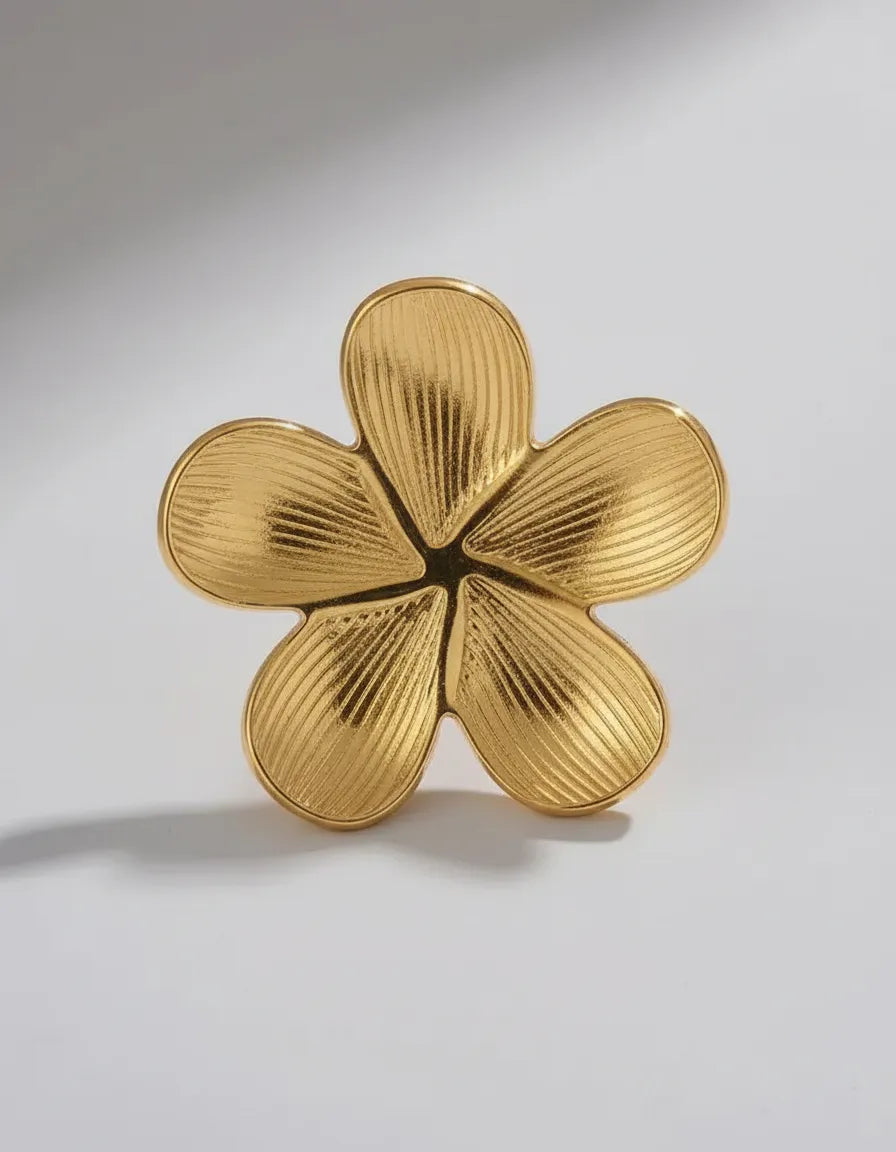 Aretes dorados flor texturizada clásica A-0018
