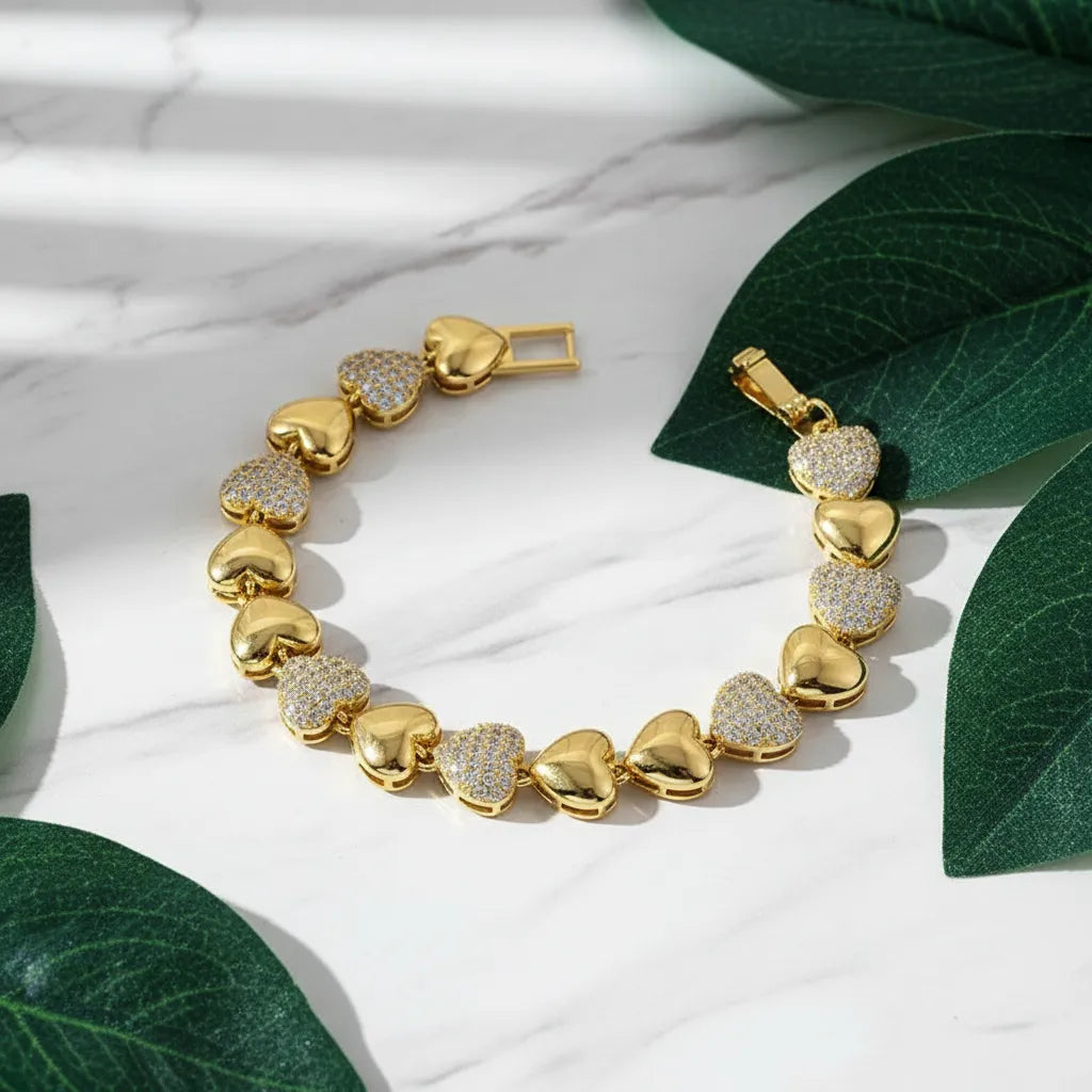 Pulsera dorada de corazones con zirconias P-0002
