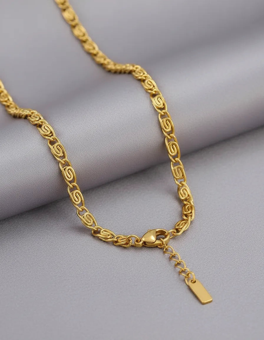 Collar dorado tipo eslabón diseño S C-0013