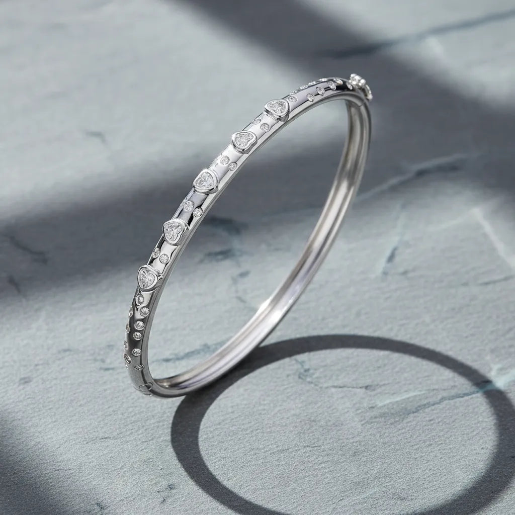 Pulsera tipo brazalete plateado con zirconias P-0039