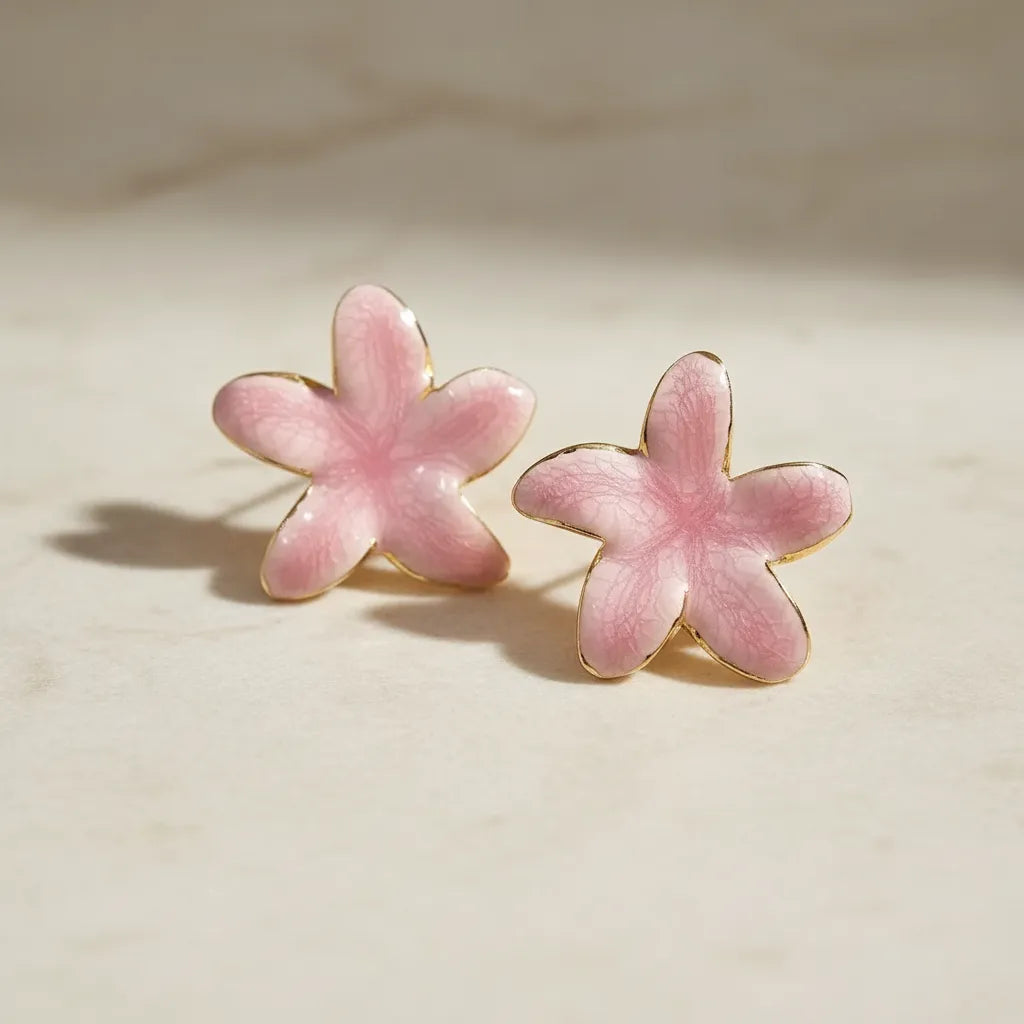 Aretes flor rosa esmaltada con borde dorado A-0040