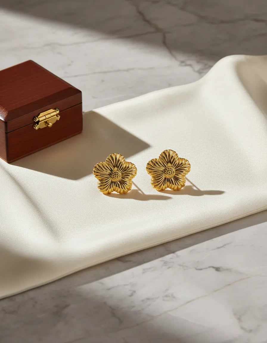 Aretes dorados flor espiral con centro texturizado A-0016