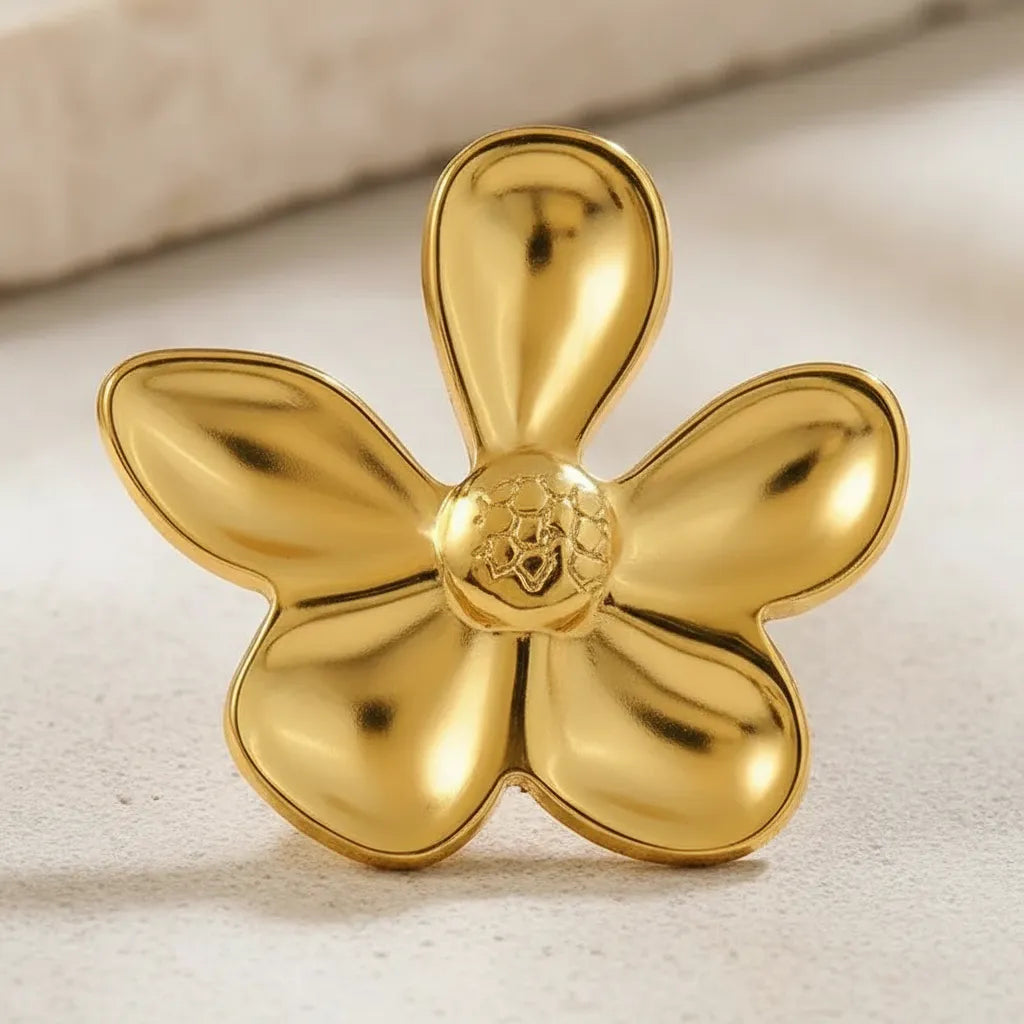 Aretes dorados flor lisa minimalista A-0015