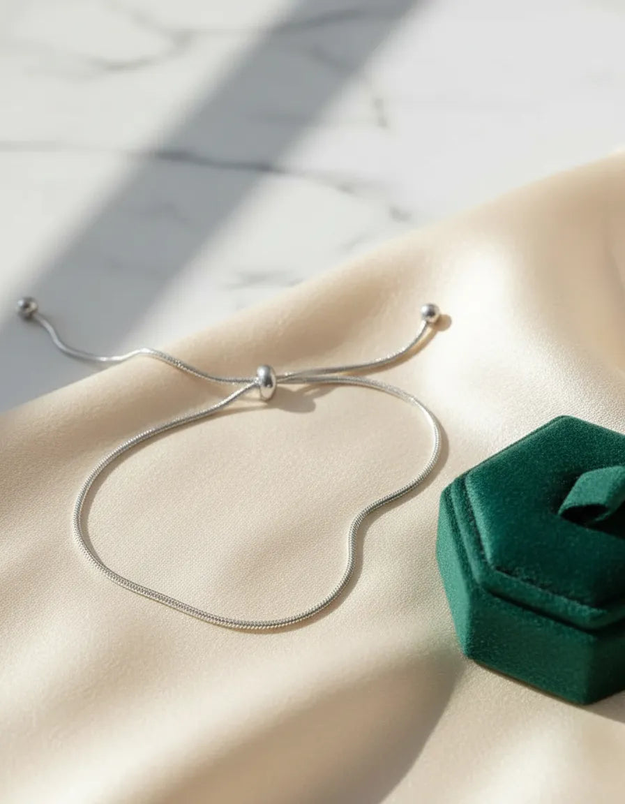 Pulsera ajustable tipo cordón dorado P-0015