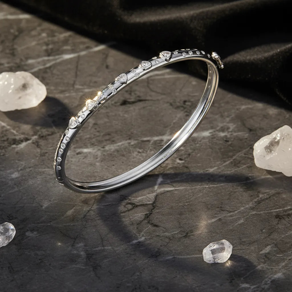 Pulsera tipo brazalete plateado con zirconias P-0039