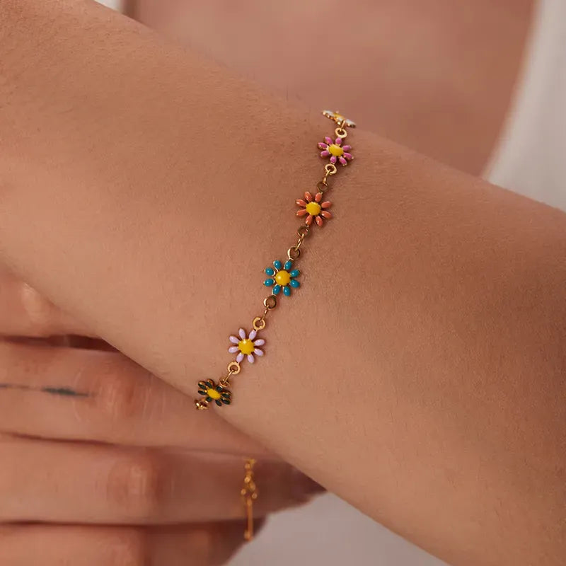 Pulsera de flores multicolor con cadena dorada P-0016