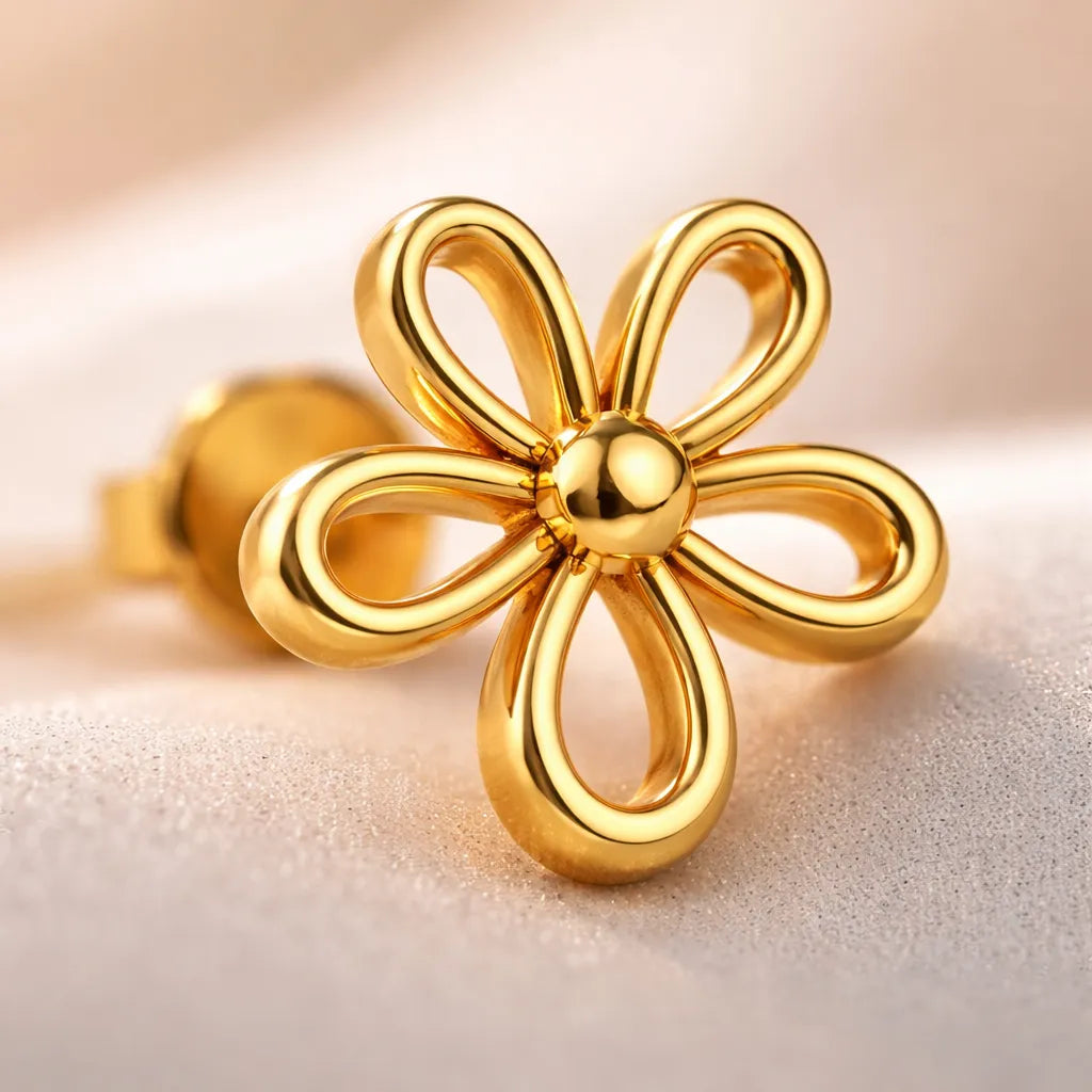 Aretes dorados flor calada minimalista A-0017