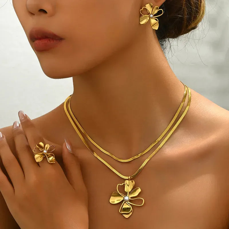 Set 4 piezas flor dorada | Collares + aretes + anillo elegante SET-0003