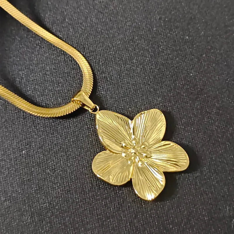 Set collar + aretes flor dorada | Elegante y minimalista SET-0004