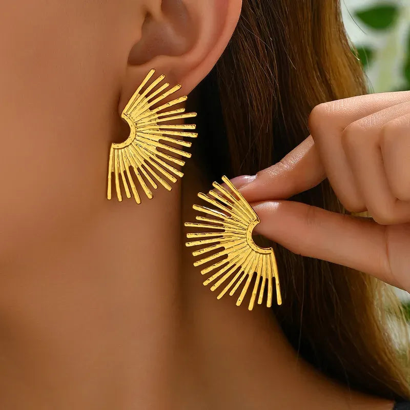 Aretes abanico dorado tipo sunburst A-0048